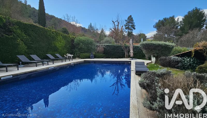 Maison - 200 m² - 5 pièces