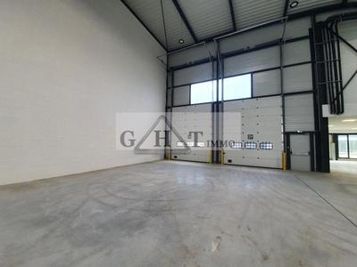 Entrepôt - 1 075 m²