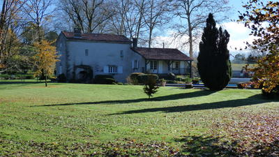 Propriété - 213 m² - 7 pièces