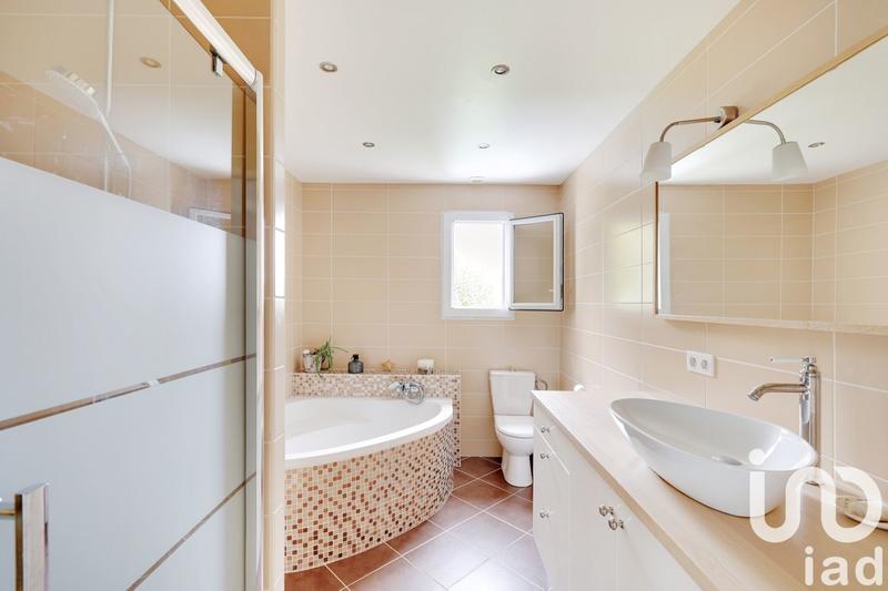 Maison - 187 m² - 8 pièces