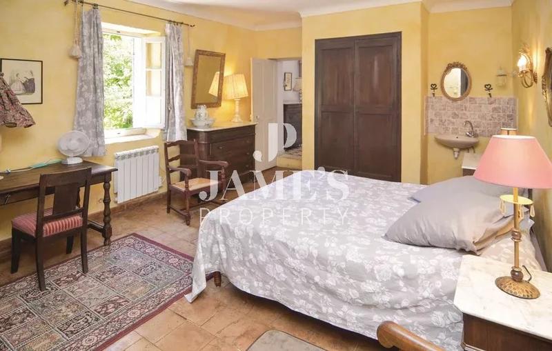 Maison - 94 m² - 5 pièces