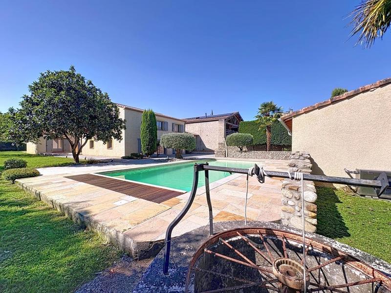 Villa - 240 m² - 8 pièces