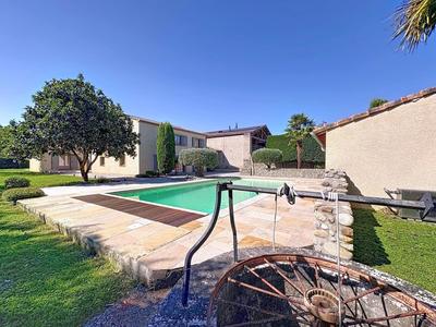 Villa - 240 m² - 8 pièces