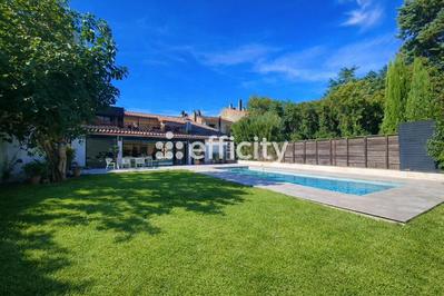 Maison de ville - 255 m² - 7 pièces