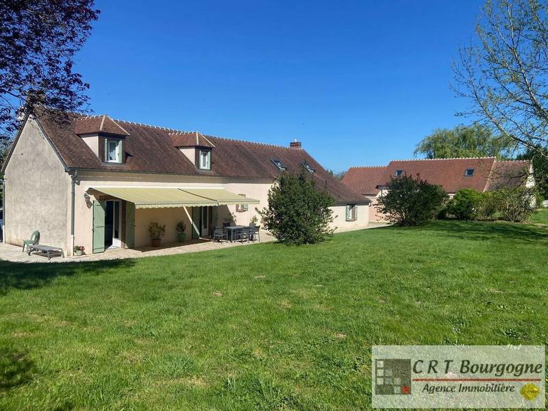 Maison ancienne - 177 m² - 9 pièces