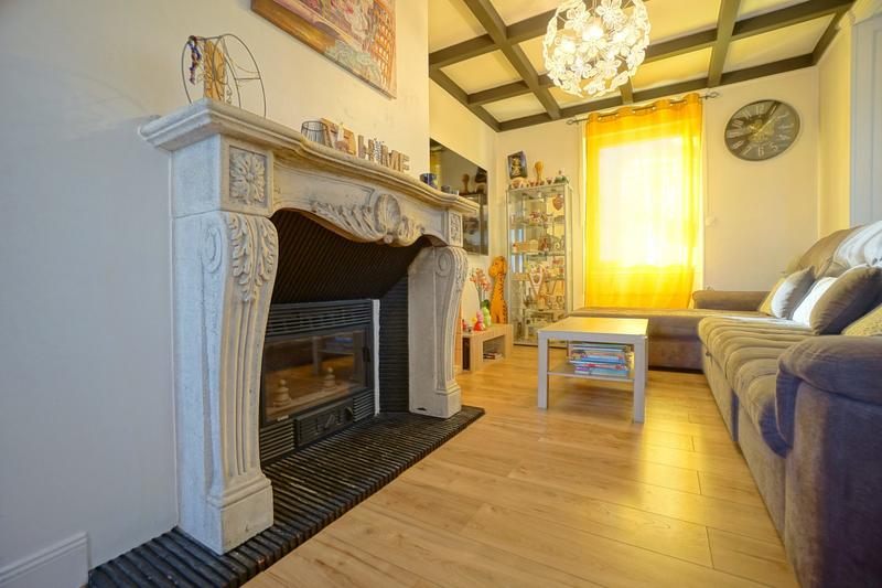 Maison - 242 m² - 10 pièces