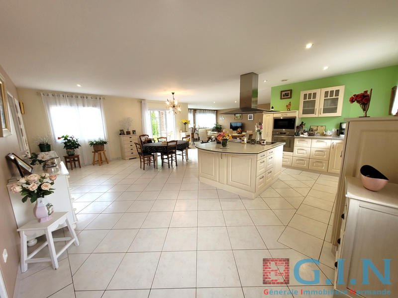 Maison - 235 m² - 8 pièces