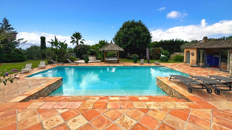 Maison - 278 m² - 7 pièces