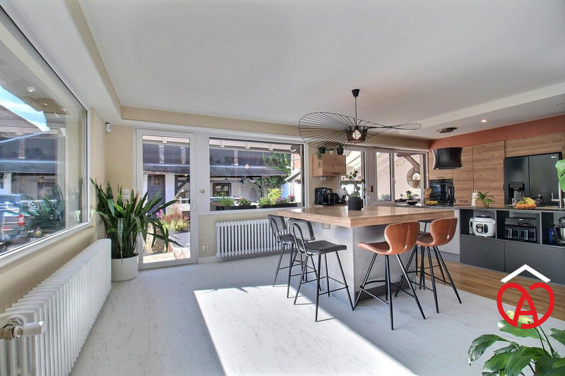 Maison - 229 m² - 7 pièces