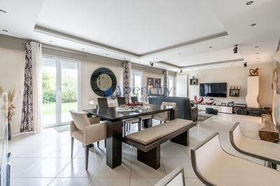 Maison - 214 m² - 7 pièces