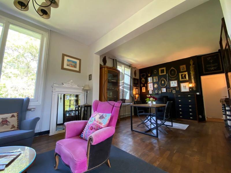 Maison - 287 m² - 10 pièces