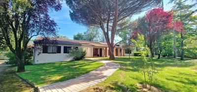 Maison - 250 m² - 5 pièces