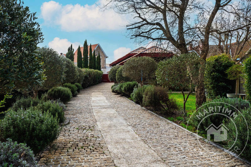 Villa - 230 m² - 9 pièces