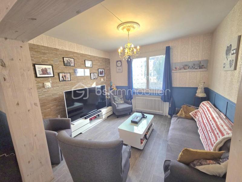 Maison traditionnelle - 210 m² - 6 pièces