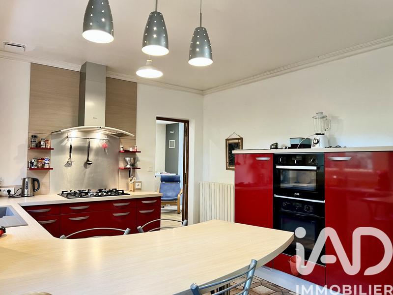 Maison - 235 m² - 7 pièces