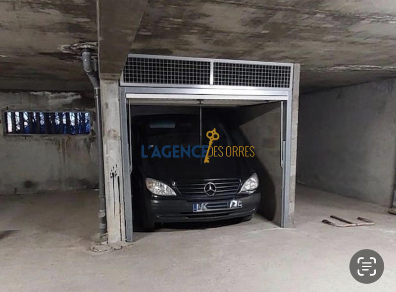 Parking / Garage - 12 m²