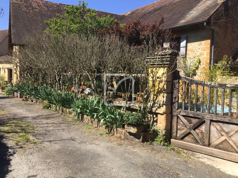 Maison - 1 481 m² - 65 pièces