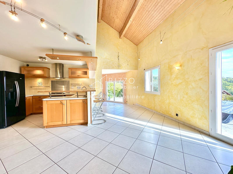 Maison - 140 m² - 5 pièces