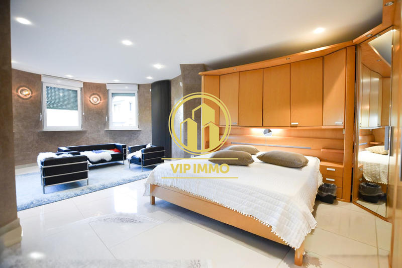 Maison - 241 m² - 6 pièces