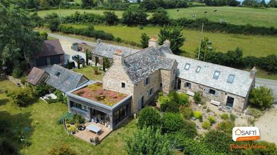 Maison - 307 m² - 12 pièces