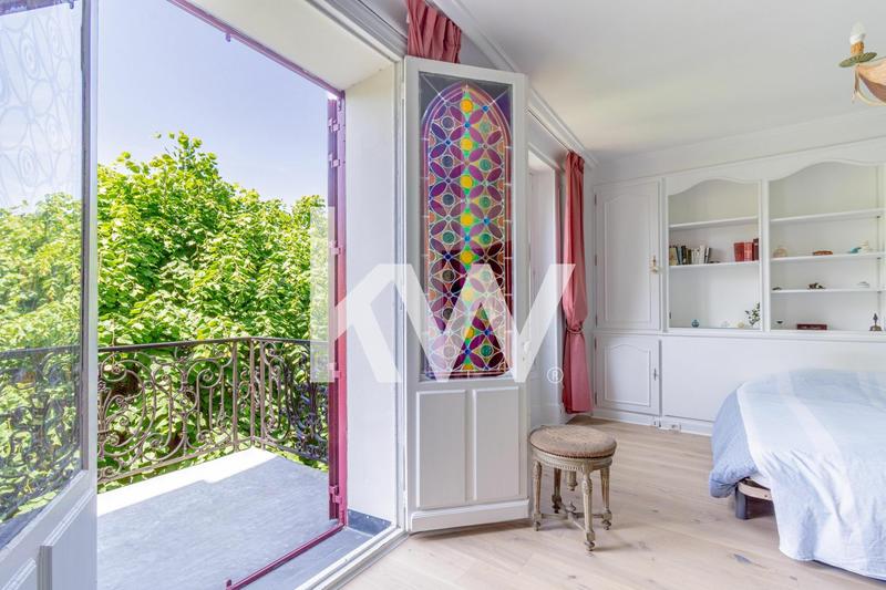 Maison - 256 m² - 9 pièces