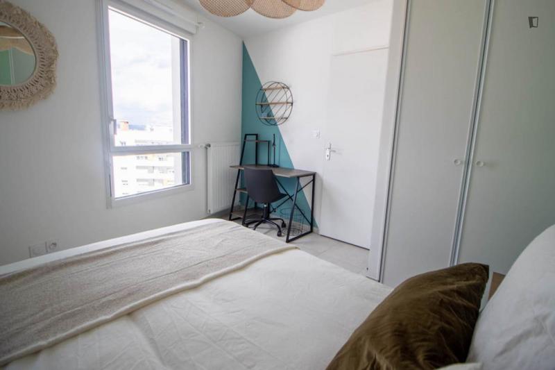 Chambre - 10 m² - 5 pièces