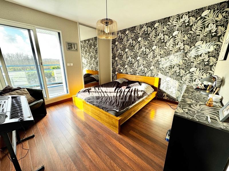 Maison - 170 m² - 9 pièces