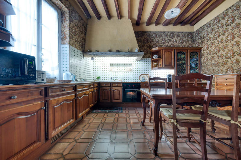 Maison - 220 m² - 7 pièces