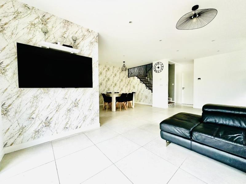 Pavillon - 136 m² - 7 pièces