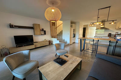 Appartement - 81 m² - 3 pièces