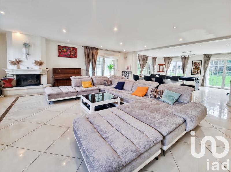 Maison - 230 m² - 9 pièces