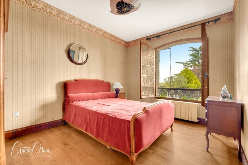 Propriété - 326 m² - 10 pièces