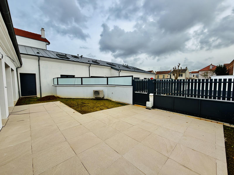 Maison - 104 m² - 4 pièces