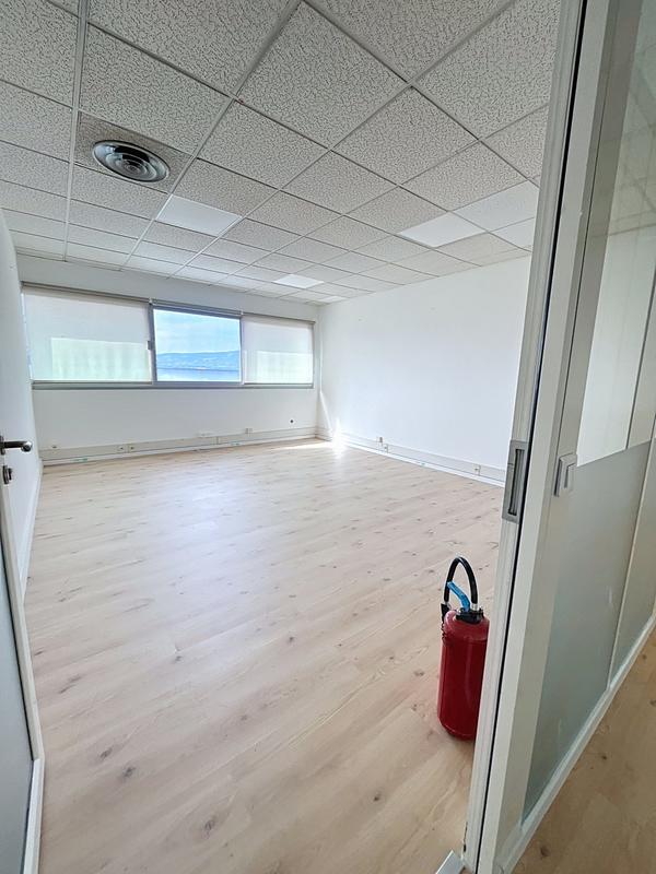 Bureau - 135 m² - 7 pièces