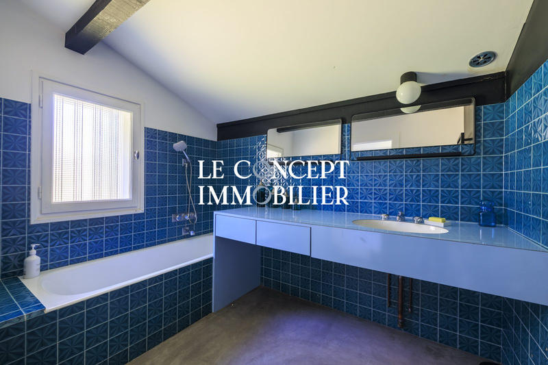 Villa - 270 m² - 9 pièces