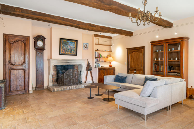 Maison - 240 m² - 7 pièces