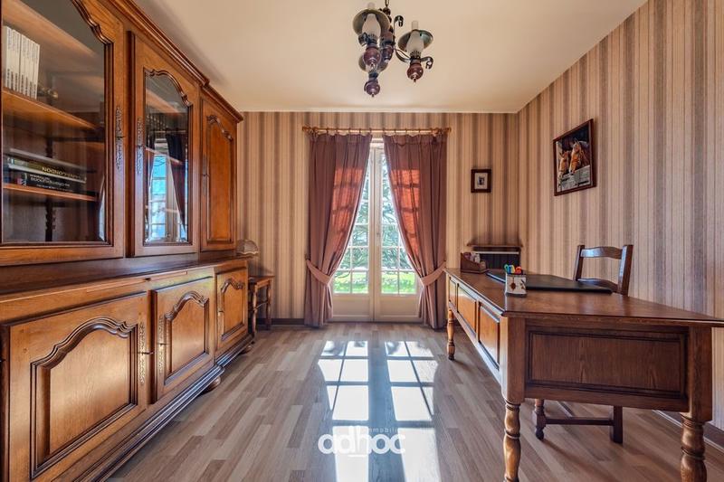 Maison traditionnelle - 180 m² - 8 pièces