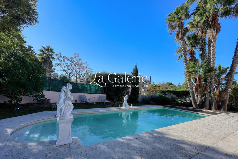 Villa - 250 m² - 6 pièces