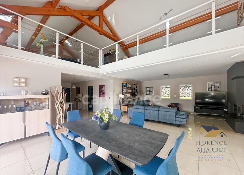 Maison - 242 m² - 5 pièces