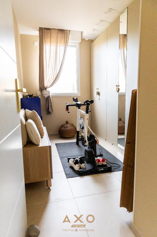 Appartement - 99 m² - 4 pièces