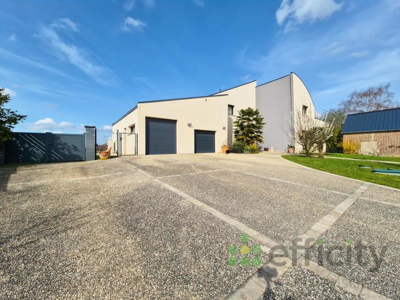 Pavillon - 270 m² - 8 pièces