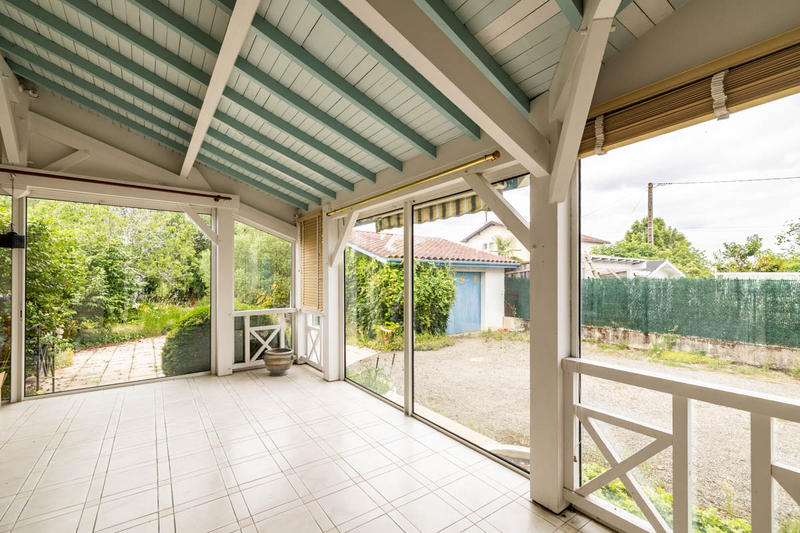 Maison - 240 m² - 8 pièces
