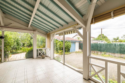 Maison - 240 m² - 8 pièces