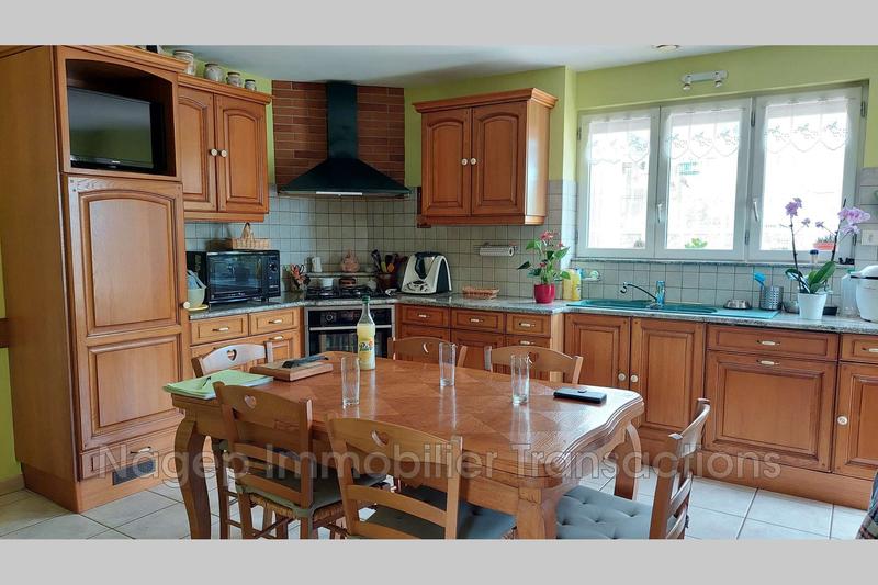 Maison - 200 m² - 8 pièces