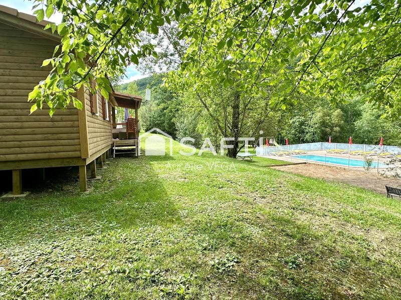 Maison - 325 m² - 13 pièces