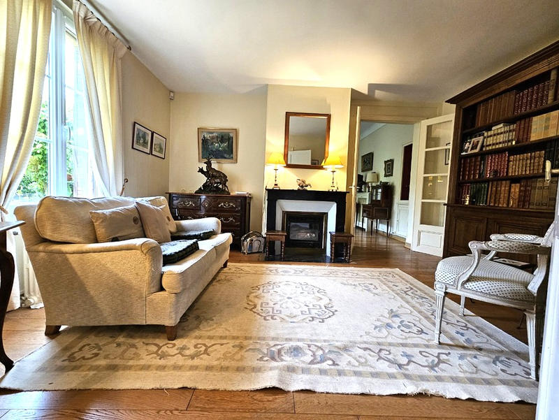 Maison - 207 m² - 9 pièces