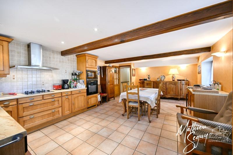 Maison - 200 m² - 8 pièces