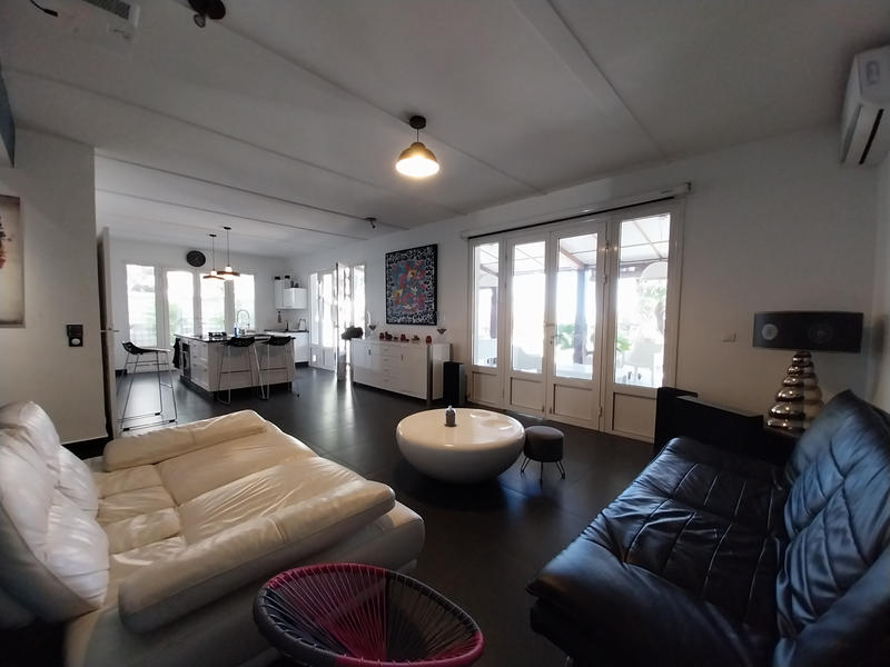 Villa - 240 m² - 9 pièces