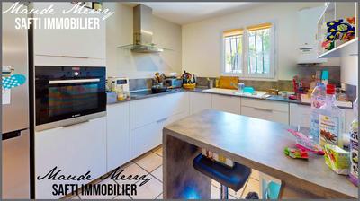 Maison - 95 m² - 4 pièces