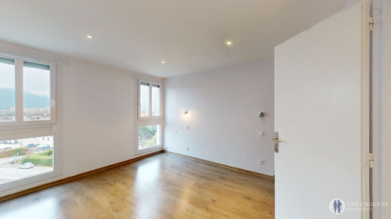 Appartement - 95 m² - 5 pièces